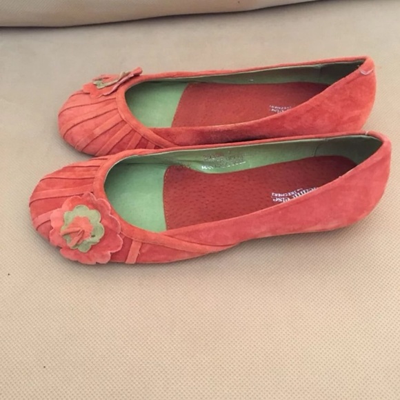 Skechers Flats - Picture 2 of 5